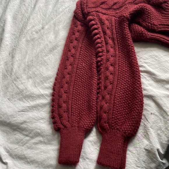 Cropped Cable Knit Sweater - Picture 7 of 9